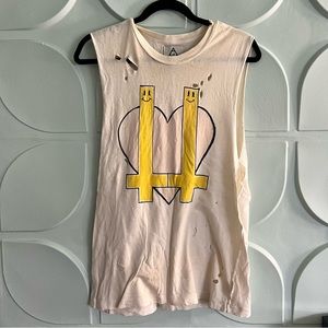 Unif distressed tank